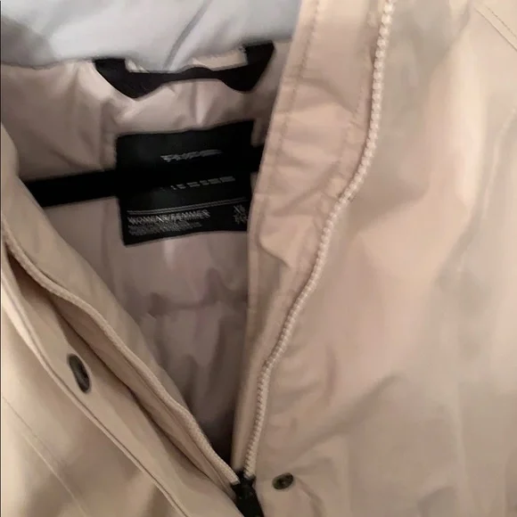 North Face Offwhite Hooded Parka- Like New-Excellent Condition - Picture 5 of 6